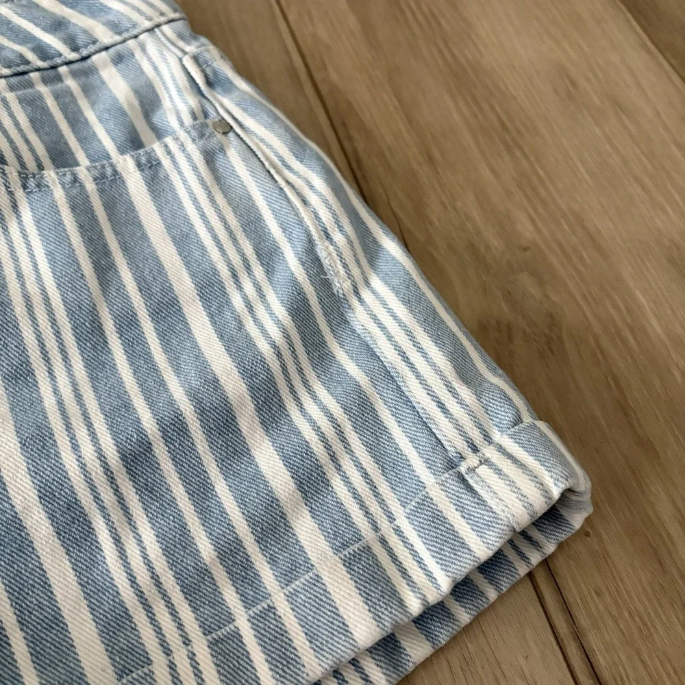 PacSun Los Angeles‎ Women's Mini Stripe Light Blue Cuffed Denim Mom Short 25